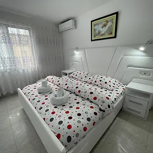  Apartamento Romance Albania