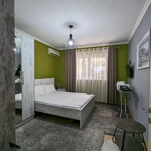 the-square-apartment.hotels-in-tirana.com/